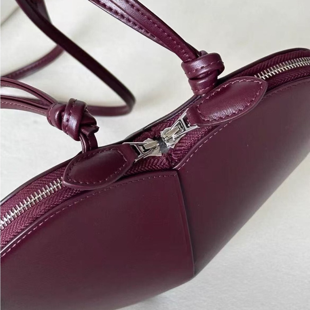 ALAÏA Heart-Shaped Leather Crossbody Bag - Picture 4 of 6
